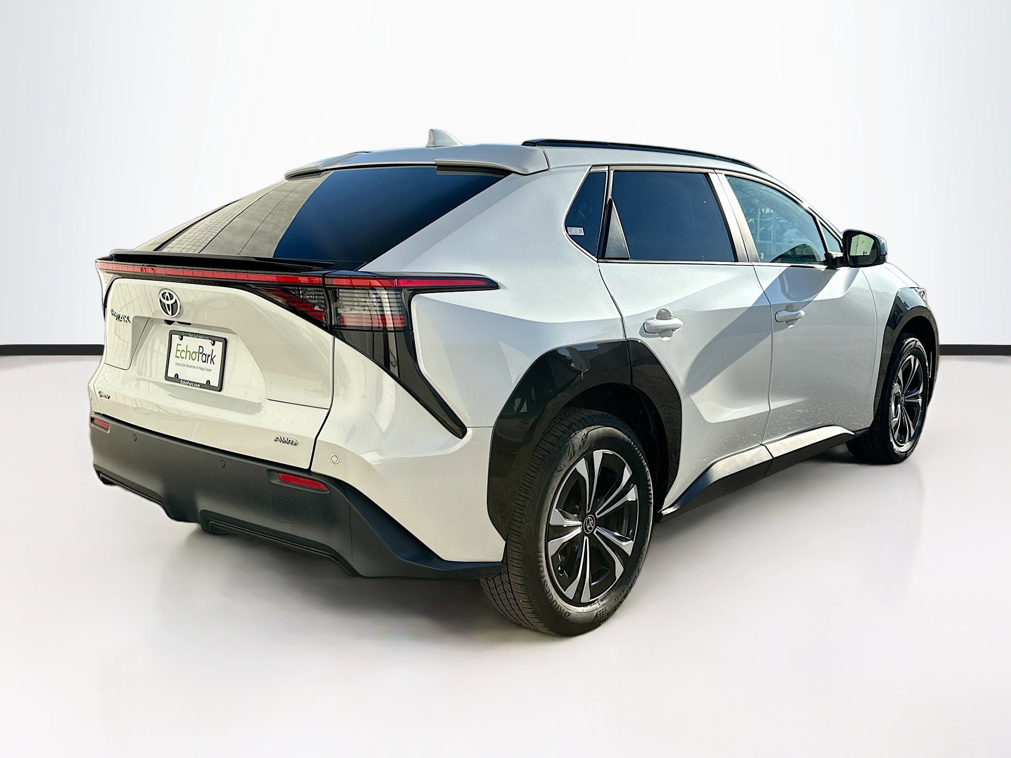 Used 2024 Toyota bZ4X XLE w/ Weather Package image 9