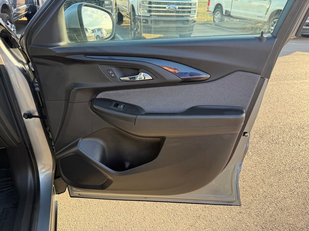 Used 2023 Chevrolet TrailBlazer LT w/ Convenience Package image 15