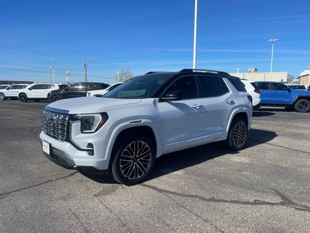 Used 2026 GMC Terrain Denali AWD/4WD image 1