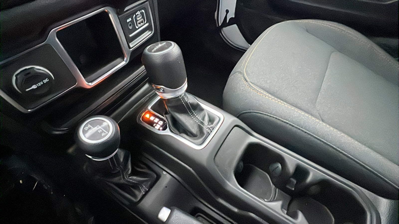 Used 2024 Jeep Gladiator Sport image 31