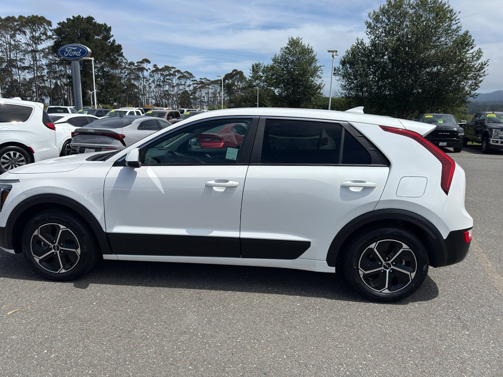 Used 2025 Kia Niro LX FWD image 21