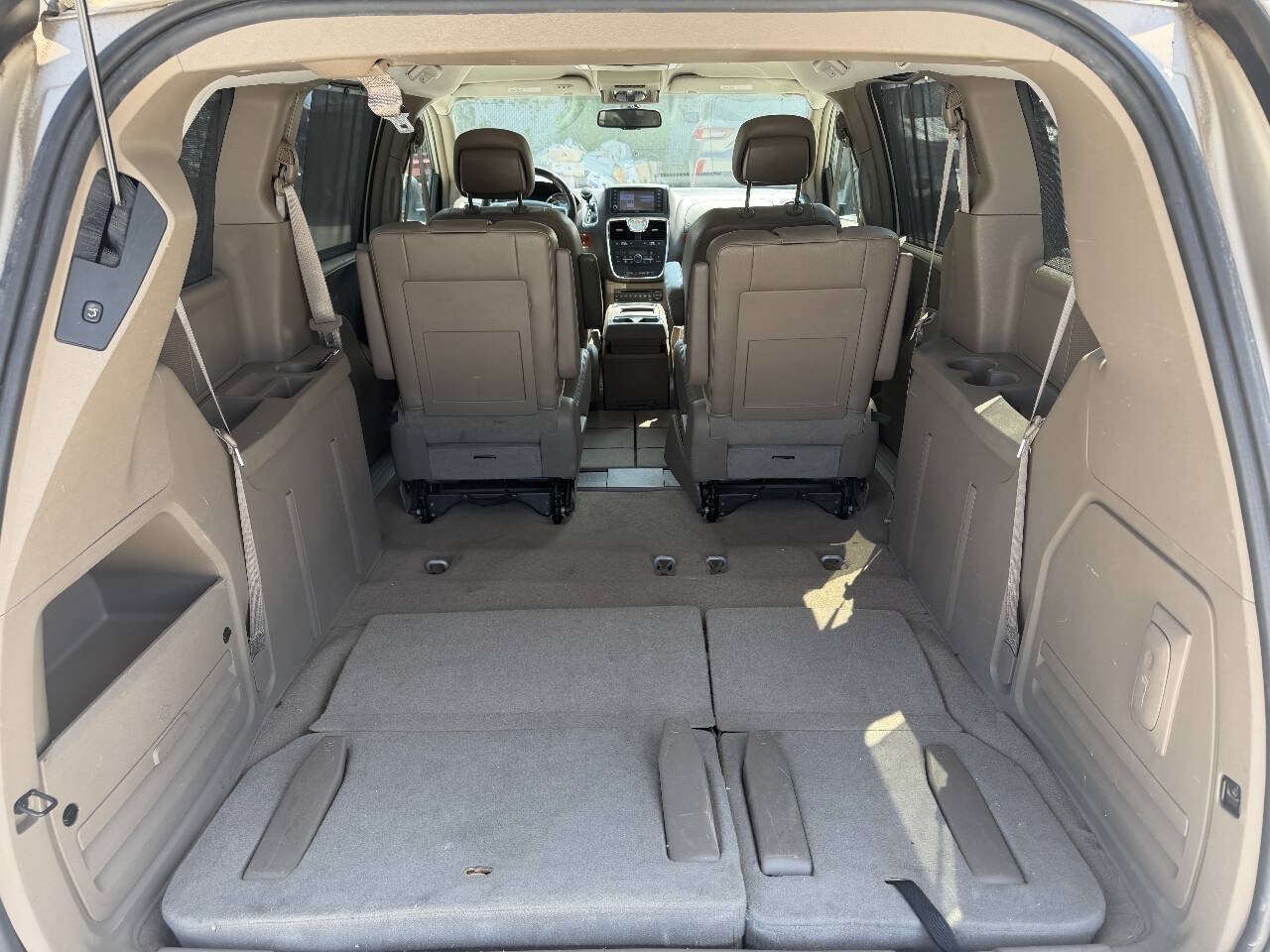 Used 2012 Chrysler Town & Country Touring-L w/ Entertainment Group #2 FWD image 12