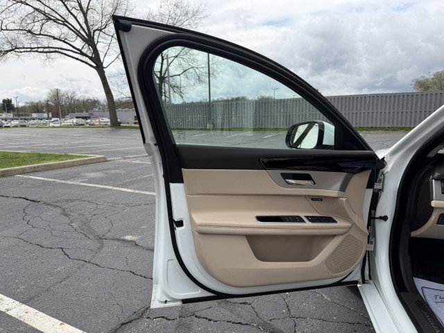 Used 2018 Jaguar XF Prestige AWD/4WD image 20