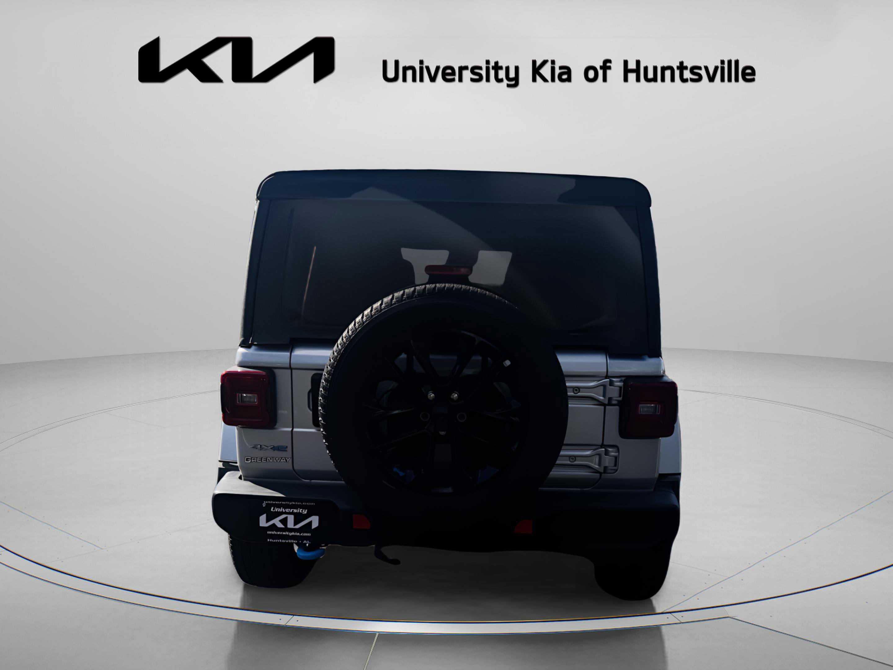 Used 2022 Jeep Wrangler Unlimited Sahara w/ Cold Weather Group image 4