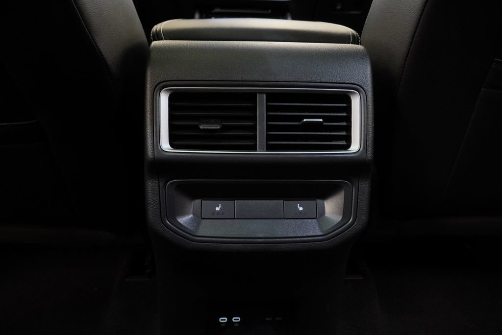 Used 2024 Volkswagen Atlas Cross Sport SEL R-Line AWD/4WD image 16