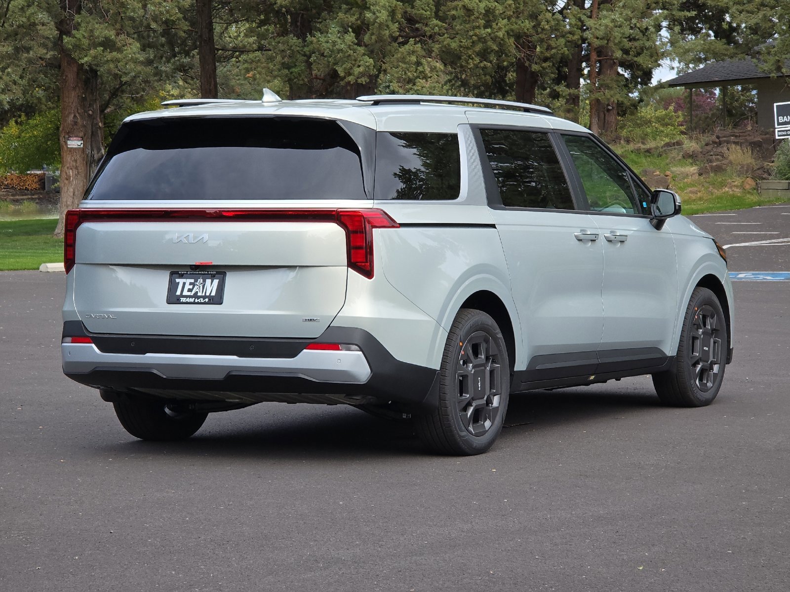 New 2026 Kia Carnival EX image 4