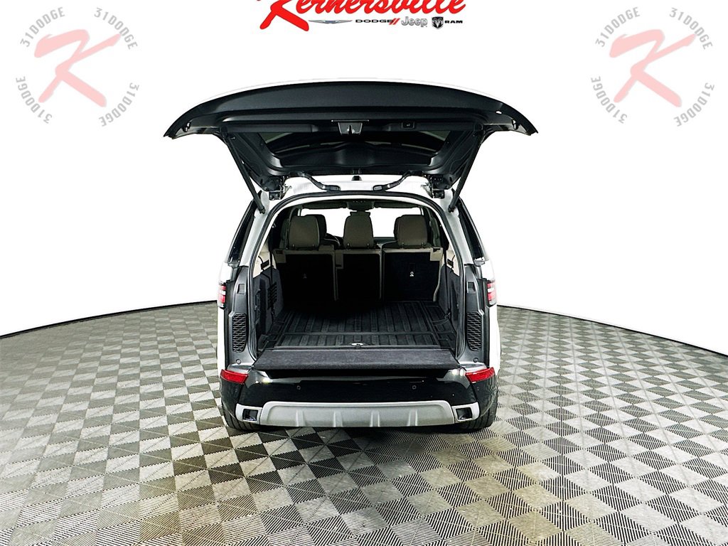 Used 2020 Land Rover Discovery Landmark image 29