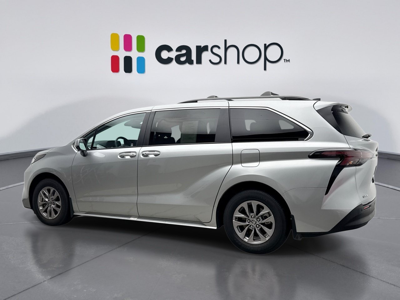 Used 2025 Toyota Sienna XLE w/ XLE Plus Package FWD image 3