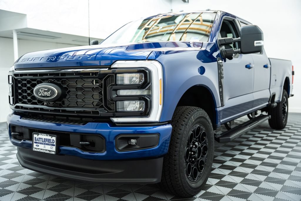 New 2026 Ford F350 XLT w/ XLT Premium Package AWD/4WD image 3