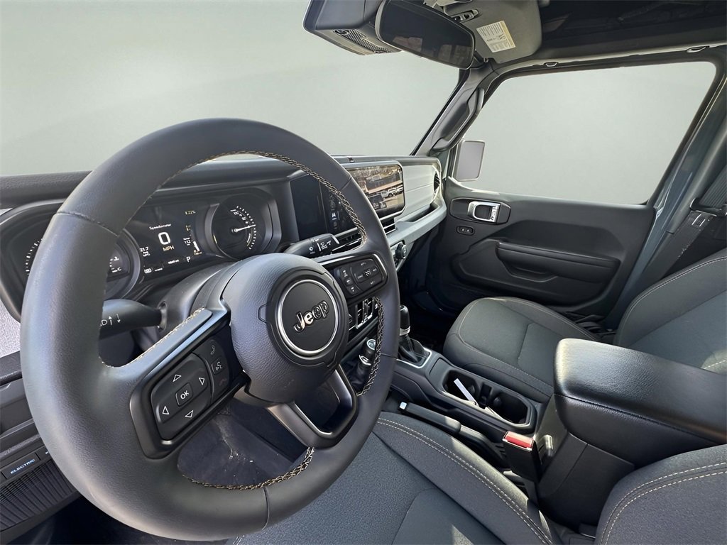 Used 2024 Jeep Wrangler Unlimited w/ Convenience Group image 29