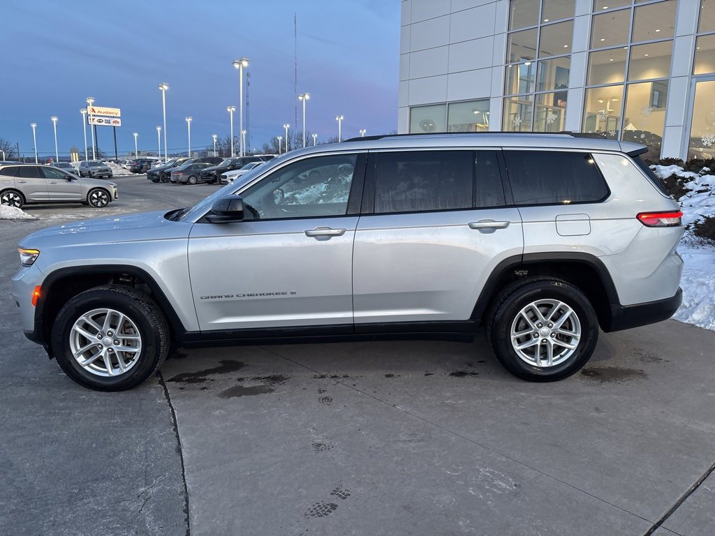 Used 2023 Jeep Grand Cherokee L Laredo image 9