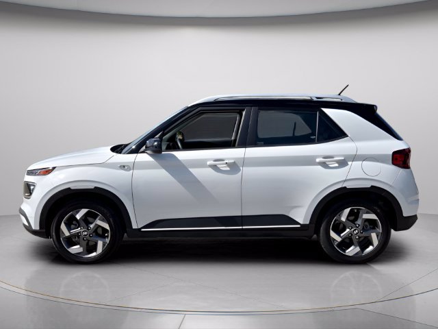 Used 2025 Hyundai Venue Limited FWD image 2
