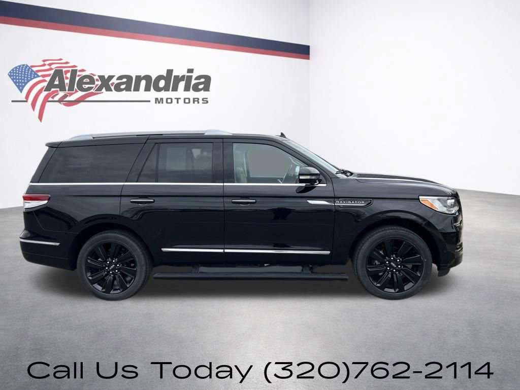 Used 2022 Lincoln Navigator Reserve AWD/4WD image 5