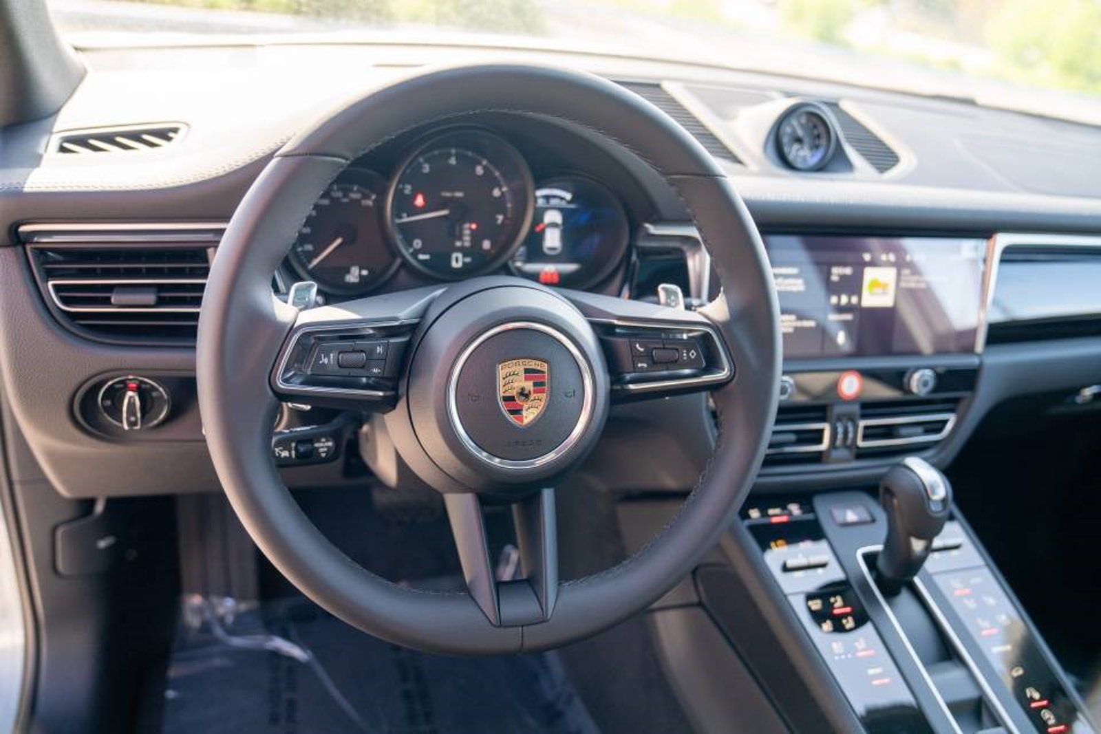 New 2026 Porsche Macan AWD/4WD image 16