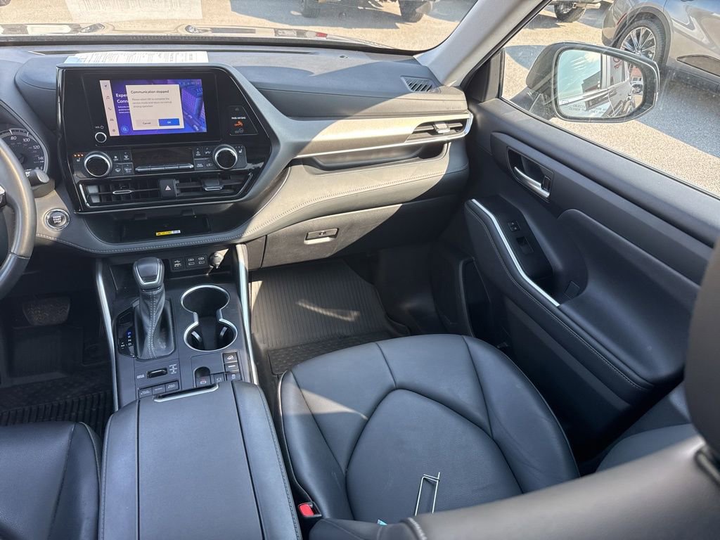Used 2023 Toyota Highlander XLE AWD/4WD image 13