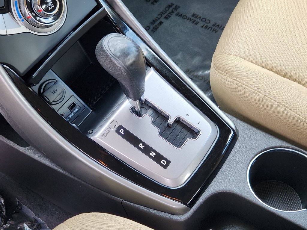 Used 2013 Hyundai Elantra GLS w/ Preferred Pkg FWD image 10
