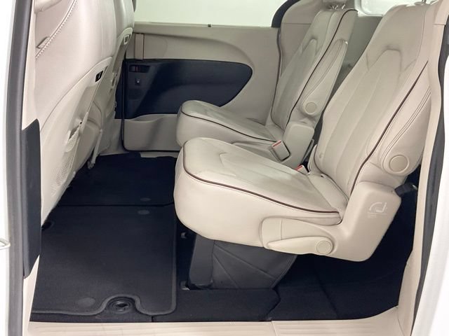 Used 2020 Chrysler Pacifica Limited FWD image 15