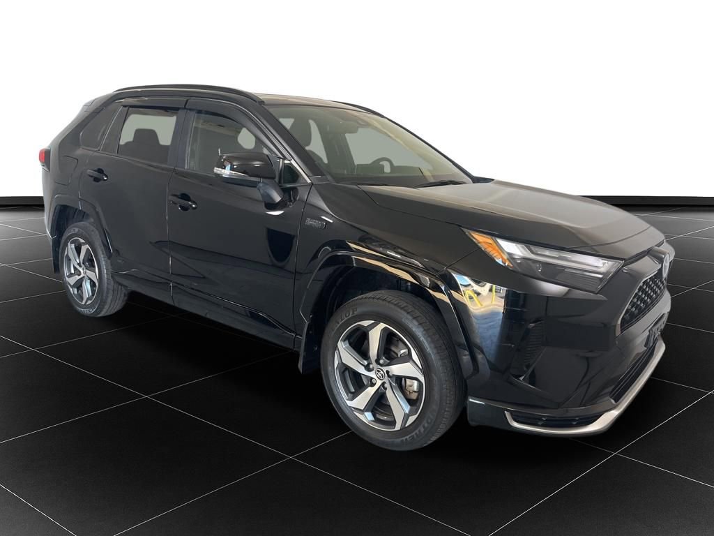 Used 2023 Toyota RAV4 SE w/ Weather & Moonroof Package image 7