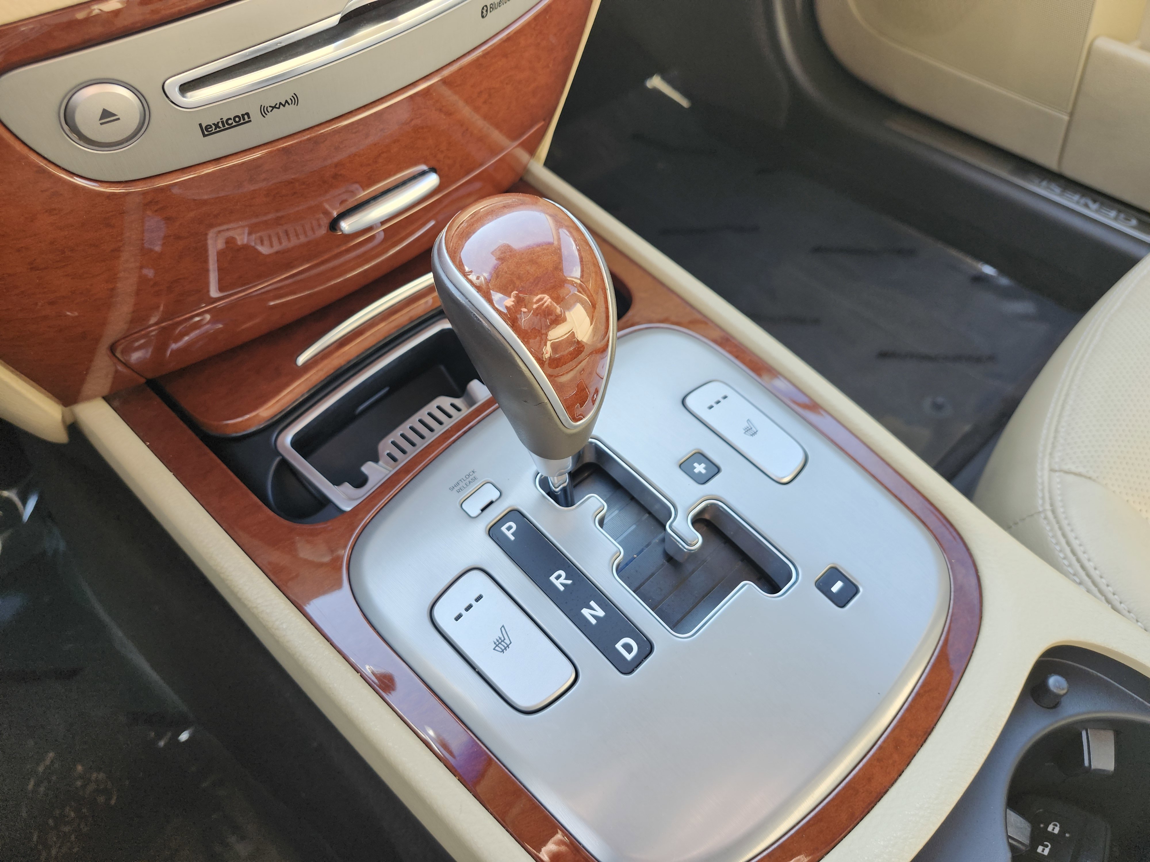 Used 2013 Hyundai Genesis 3.8 w/ Premium Pkg image 10