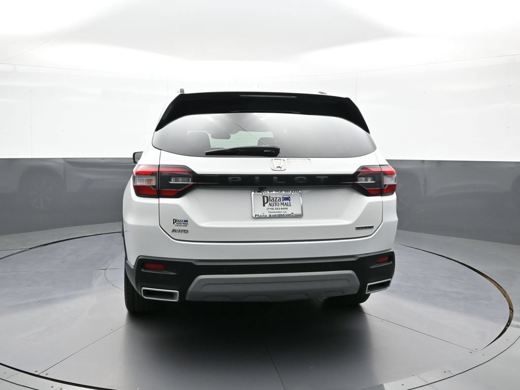 Certified 2024 Honda Pilot Touring image 7