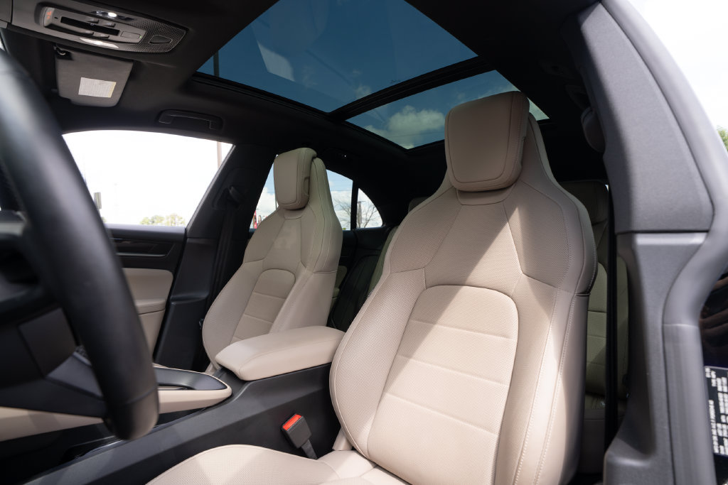 Used 2025 Porsche Macan 4 Electric AWD/4WD image 31