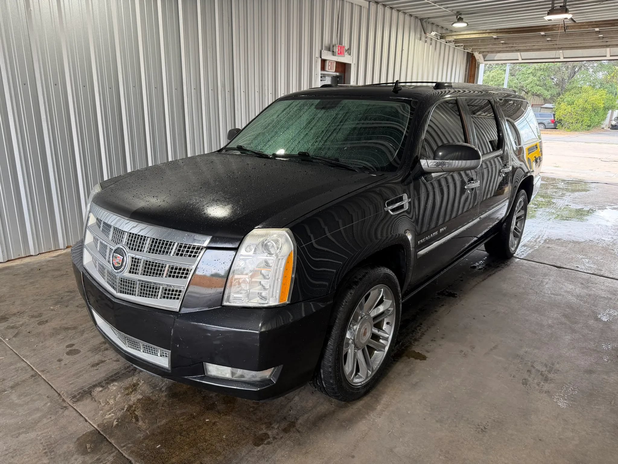 Used 2013 Cadillac Escalade ESV Platinum AWD/4WD image 1