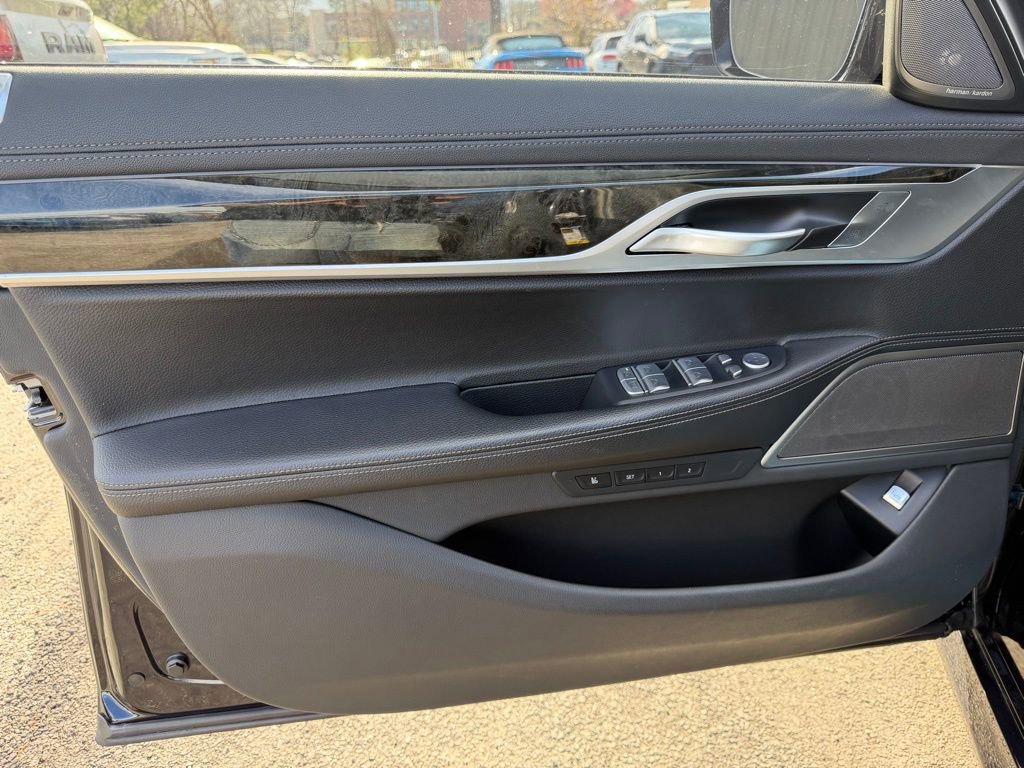 Used 2022 BMW 740i w/ M Sport Package image 13