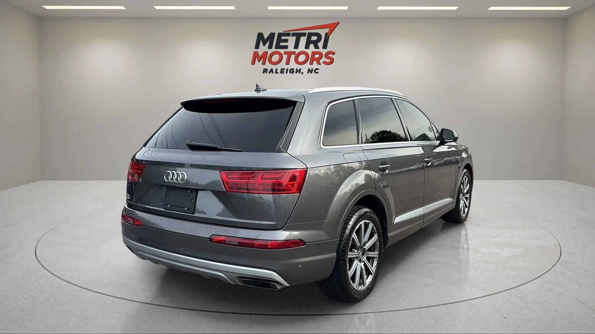 Used 2019 Audi Q7 3.0T Premium Plus image 3