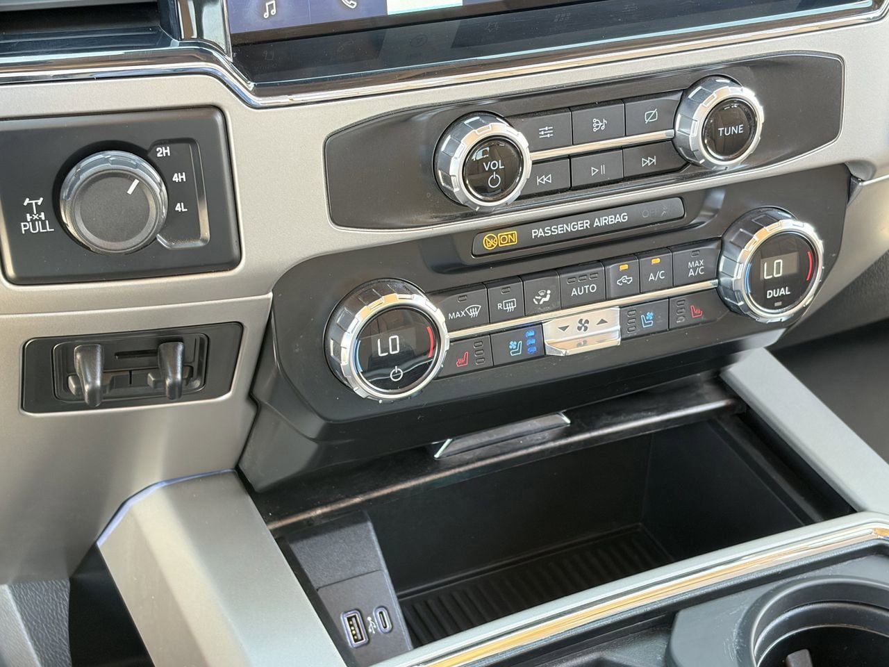 Used 2022 Ford F250 Lariat w/ Lariat Value Package AWD/4WD image 30