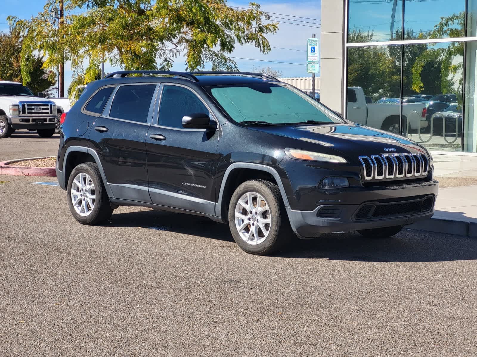 Used 2016 Jeep Cherokee Sport FWD image 3