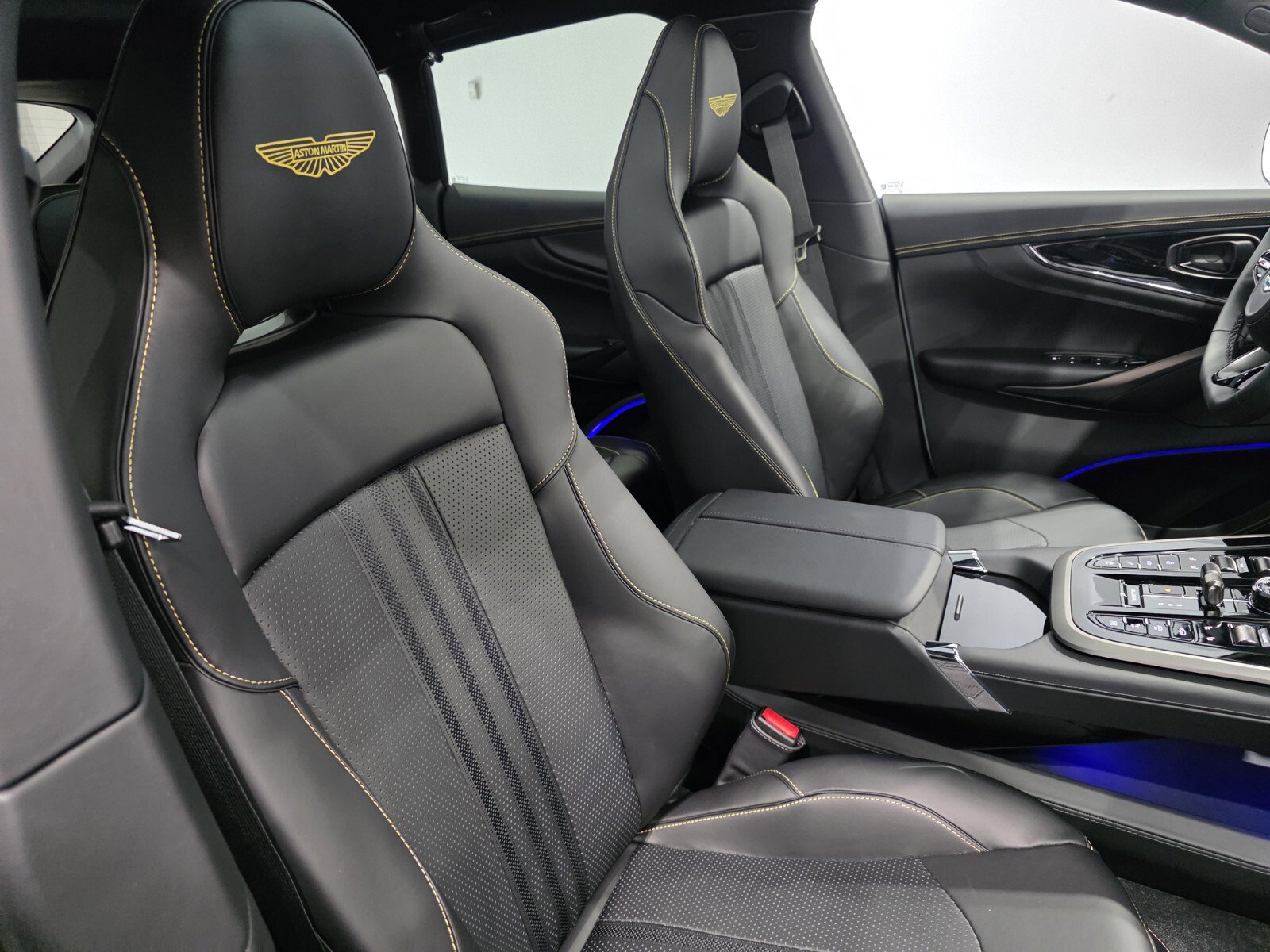 New 2026 Aston Martin DBX 707 image 27