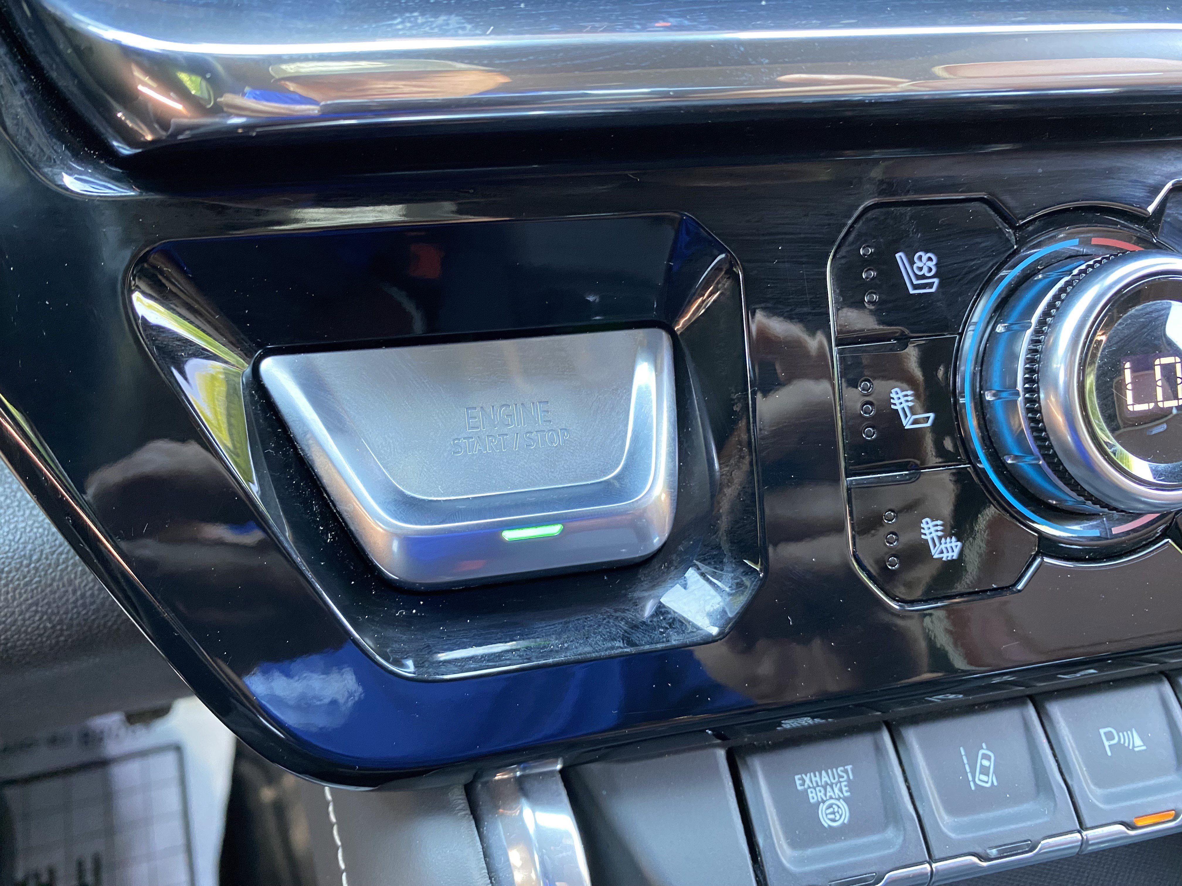 Used 2025 GMC Sierra 2500 Denali Ultimate image 31