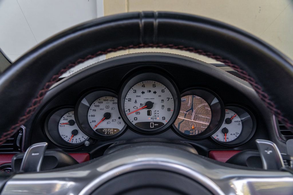 Used 2015 Porsche 911 Carrera 4S image 17