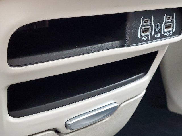 Used 2024 Chrysler Pacifica Limited FWD image 24