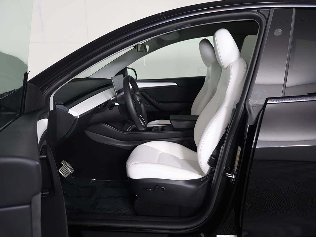 Used 2024 Tesla Model Y Performance AWD/4WD image 29