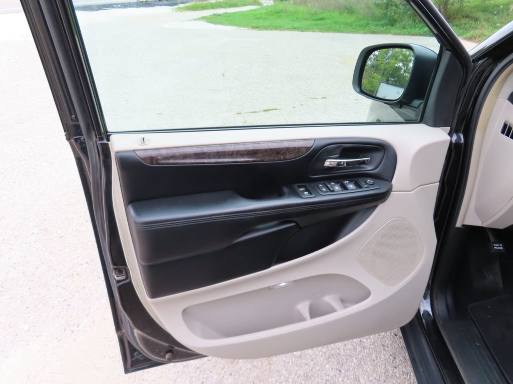 Used 2011 Dodge Grand Caravan Crew w/ Trailer Tow Group FWD image 24