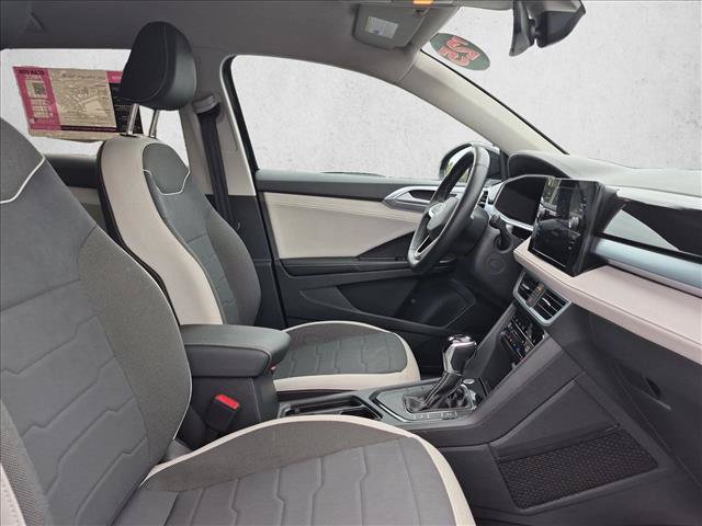 Used 2025 Volkswagen Taos SE FWD image 21