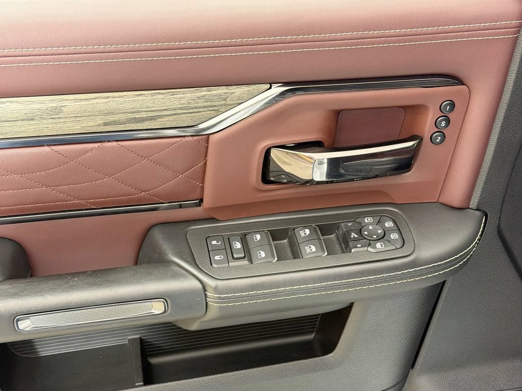 Used 2025 RAM 3500 Limited AWD/4WD image 34