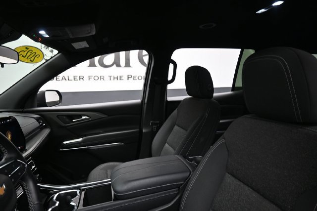Used 2025 Chevrolet Traverse LT FWD image 18