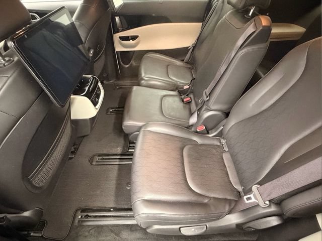 Used 2024 Kia Carnival SX FWD image 14
