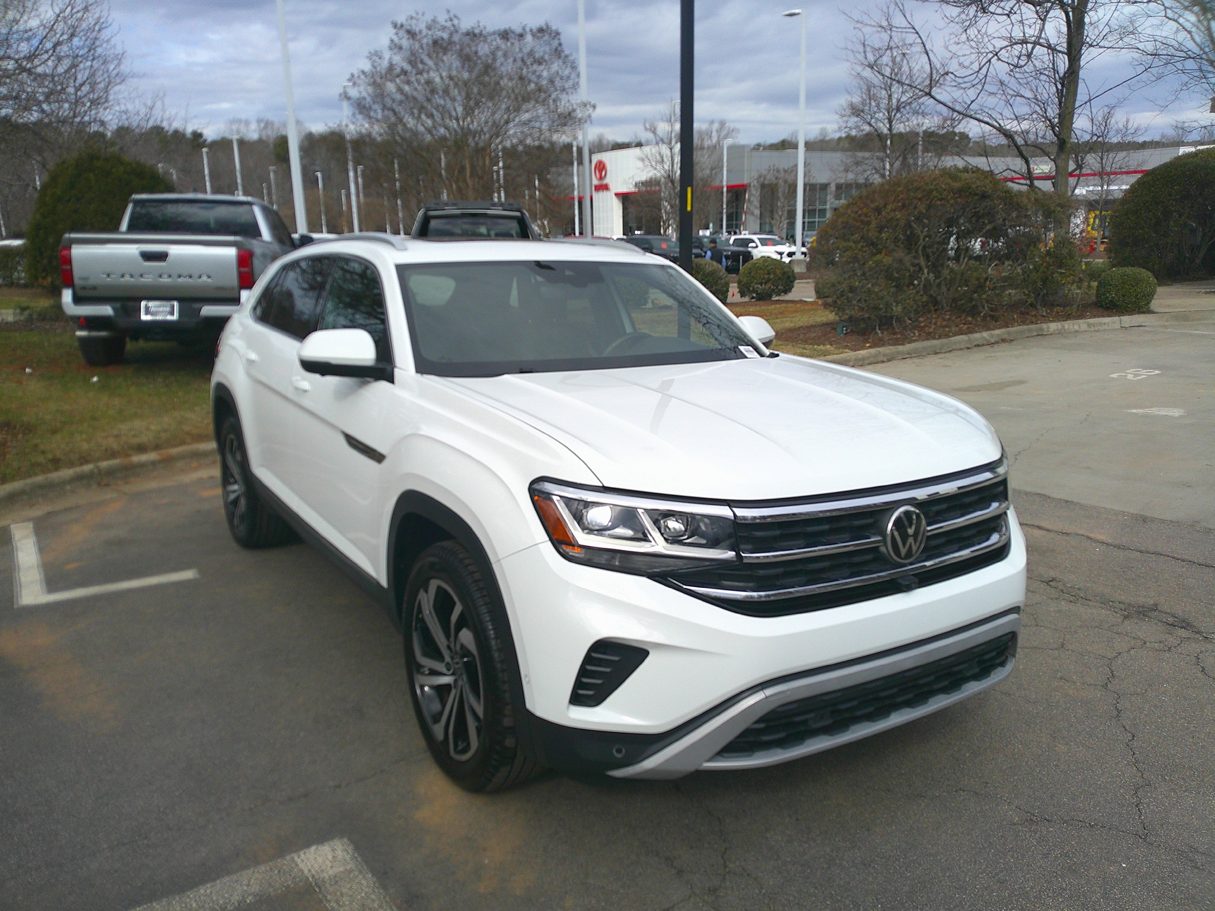 Used 2020 Volkswagen Atlas Cross Sport SEL Premium image 2
