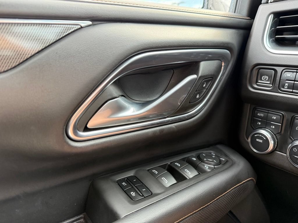 Used 2023 GMC Yukon XL AT4 w/ AT4 Premium Package AWD/4WD image 11