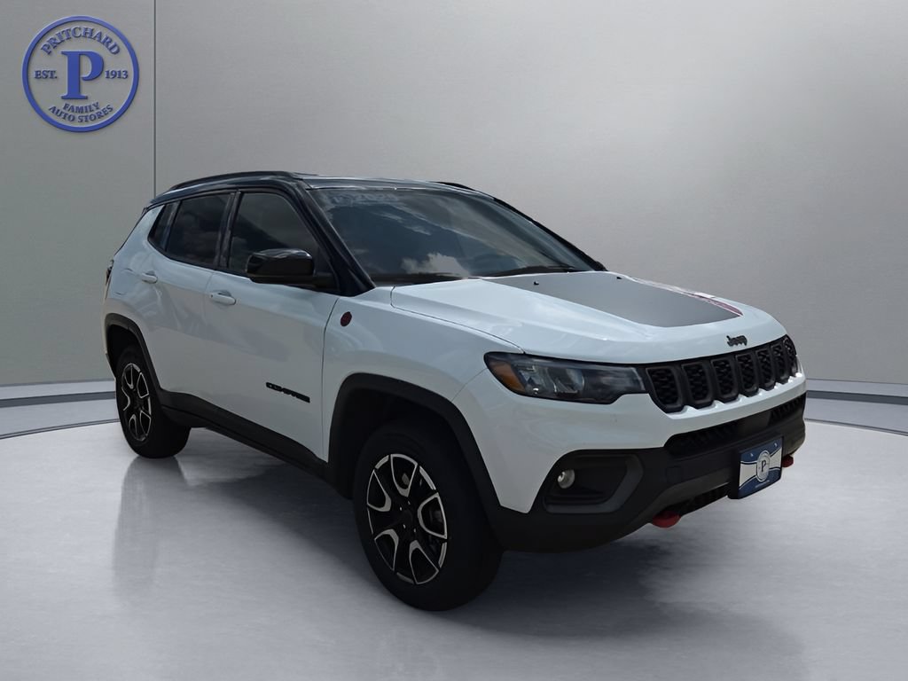 Used 2025 Jeep Compass Trailhawk AWD/4WD image 1
