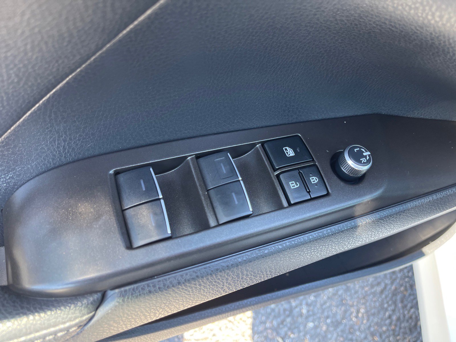 Used 2023 Toyota Camry XLE image 8