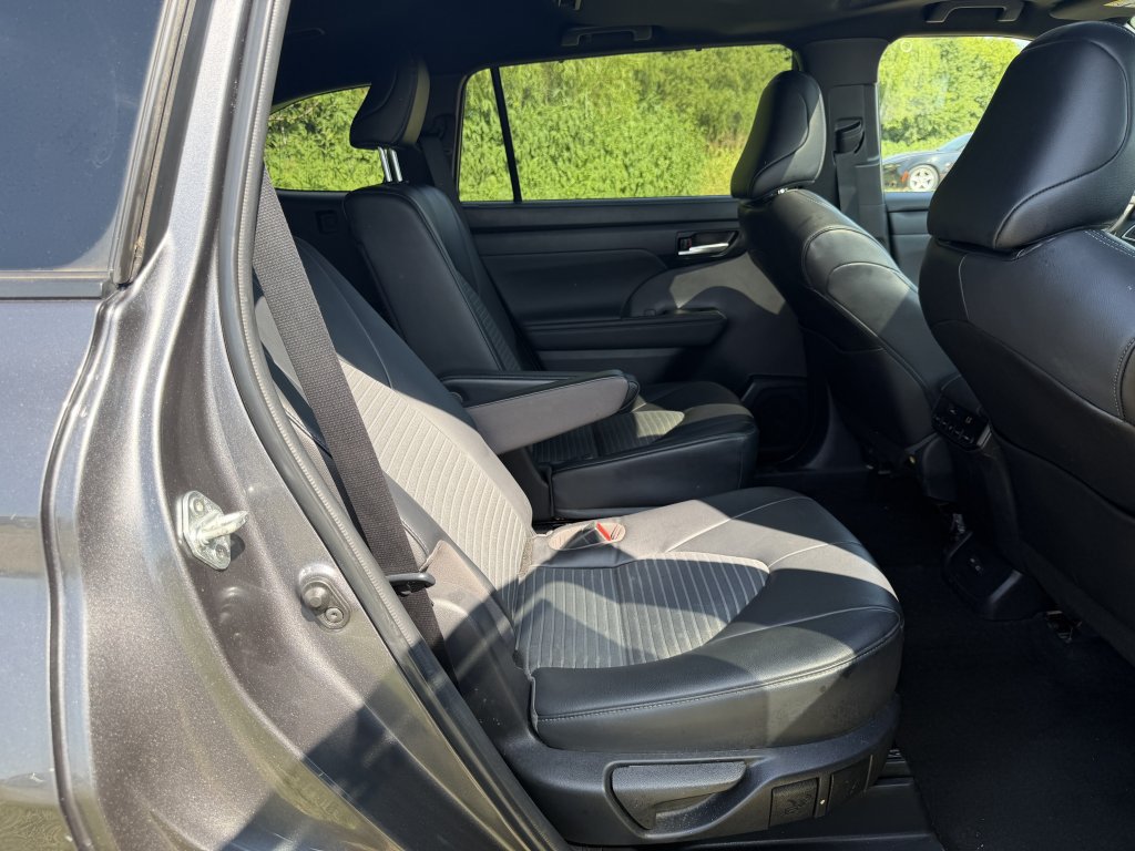 Used 2023 Toyota Highlander XSE AWD/4WD image 25