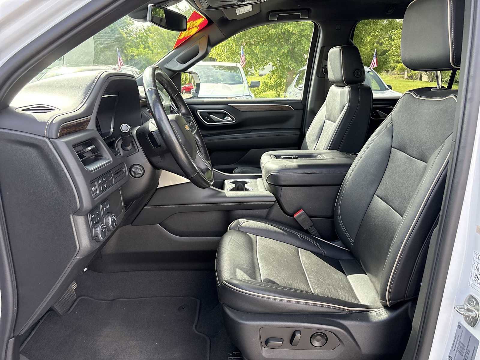 Used 2022 Chevrolet Suburban Premier AWD/4WD image 19