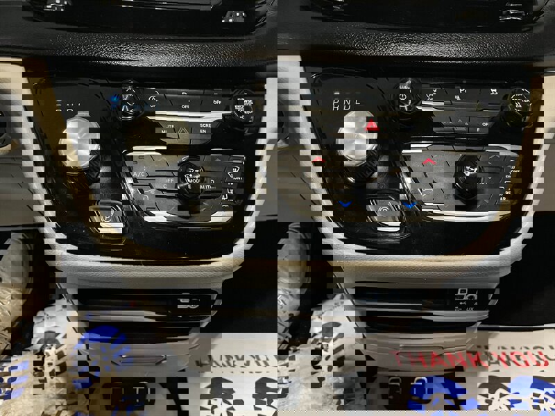 Used 2020 Chrysler Pacifica Touring-L image 14