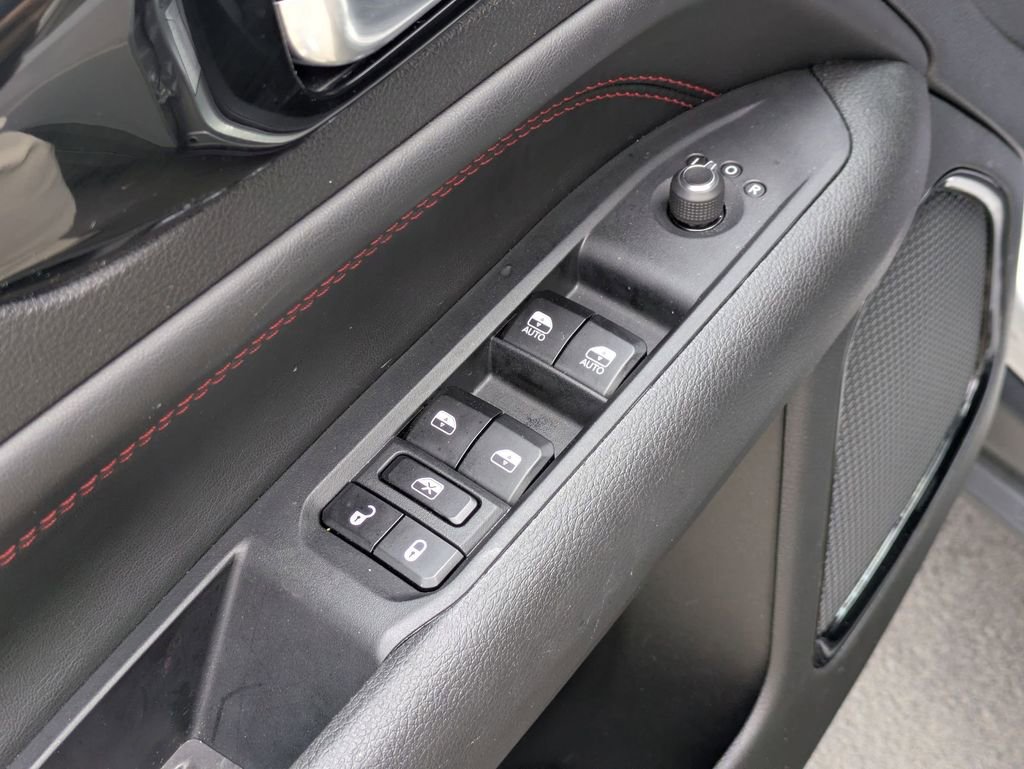 Used 2025 Jeep Compass Trailhawk AWD/4WD image 13