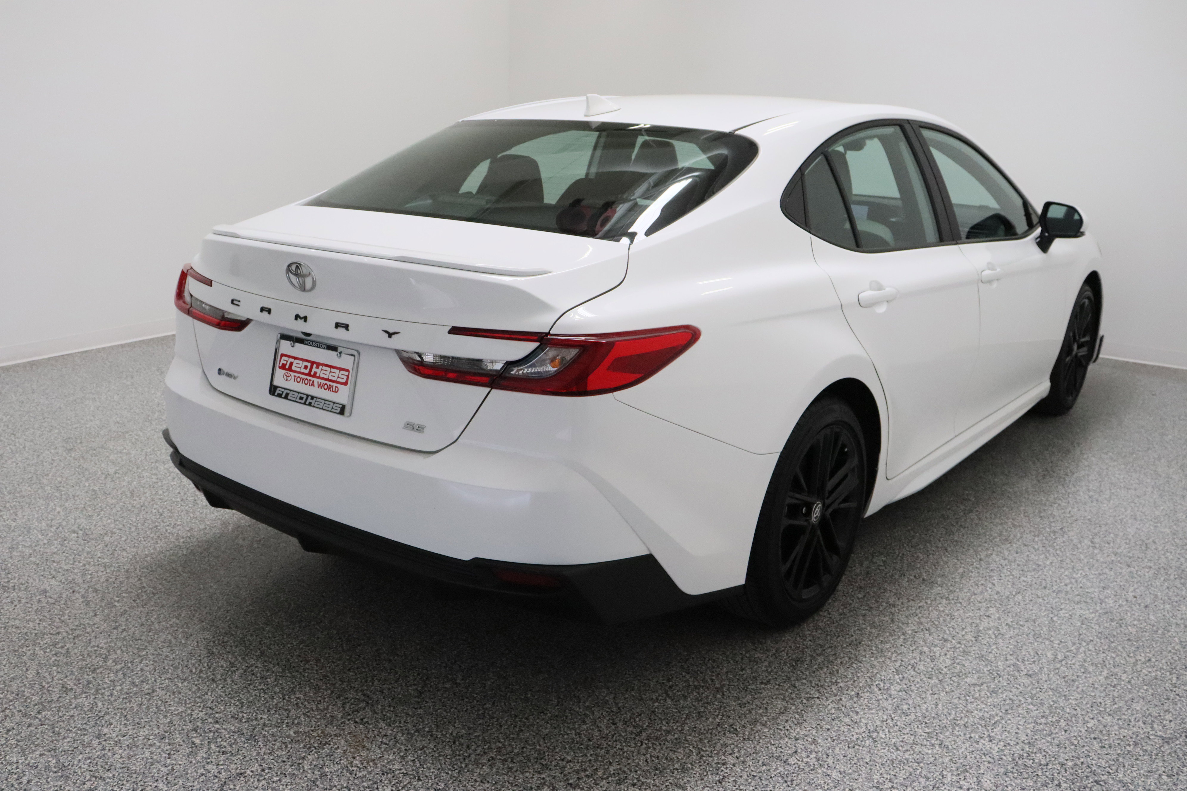 Used 2025 Toyota Camry SE FWD image 6