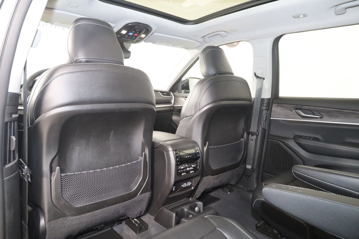Used 2023 Jeep Grand Cherokee L Limited AWD/4WD image 51